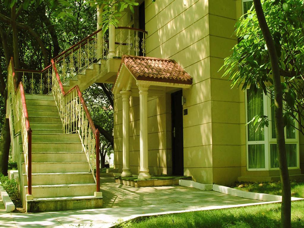 Pleasant Days Resort Chembarambakkam Lake Exterior foto