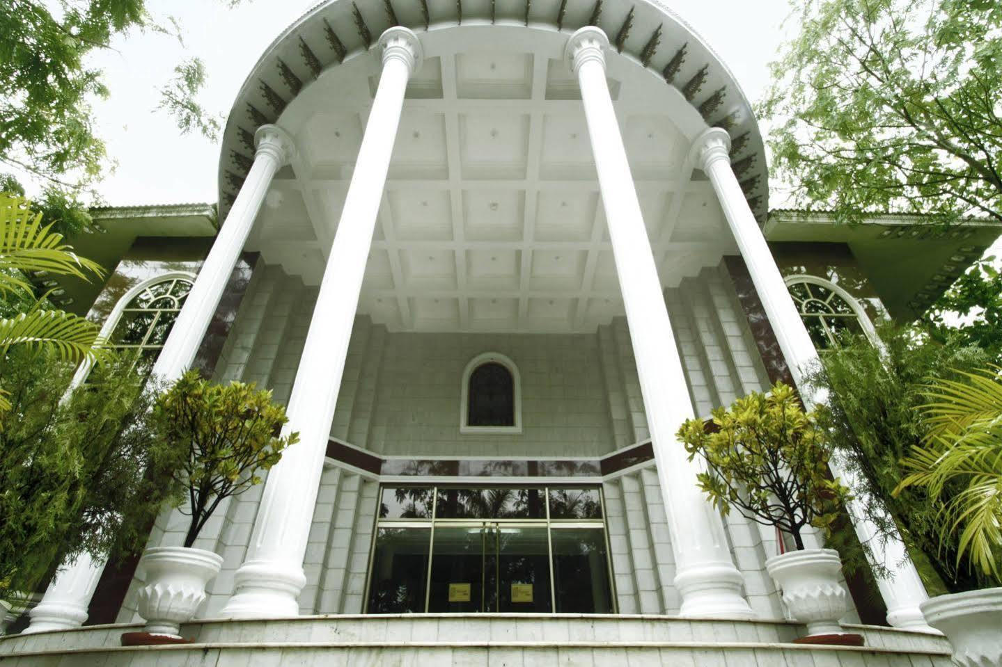 Pleasant Days Resort Chembarambakkam Lake Exterior foto